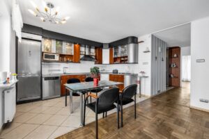 Komfortowe 4 pokojowe mieszkanie na śródmieściu - zdjęcie 1