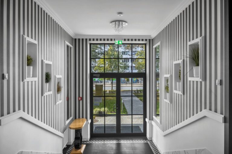 Apartament w odrestaurowanej kamienicy Merliniego - zdjęcie 1